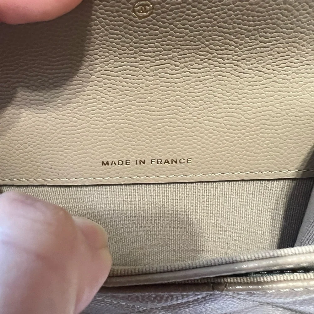 SOLD Chanel 22 A collection card holder - Picture 2 of 3